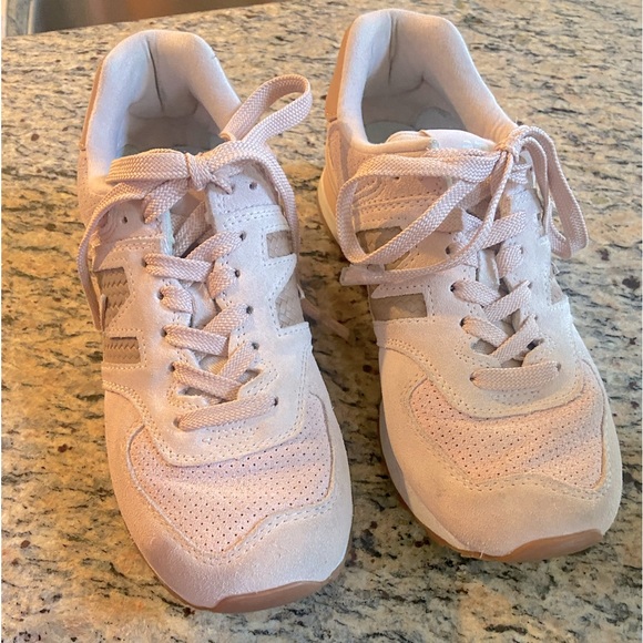 New balance sneakers - Picture 2 of 3